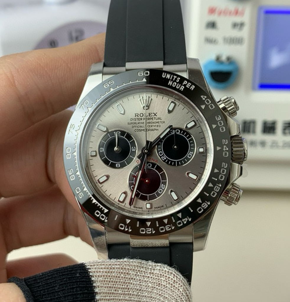 Customer with replica watch in Tsim Sha Tsui